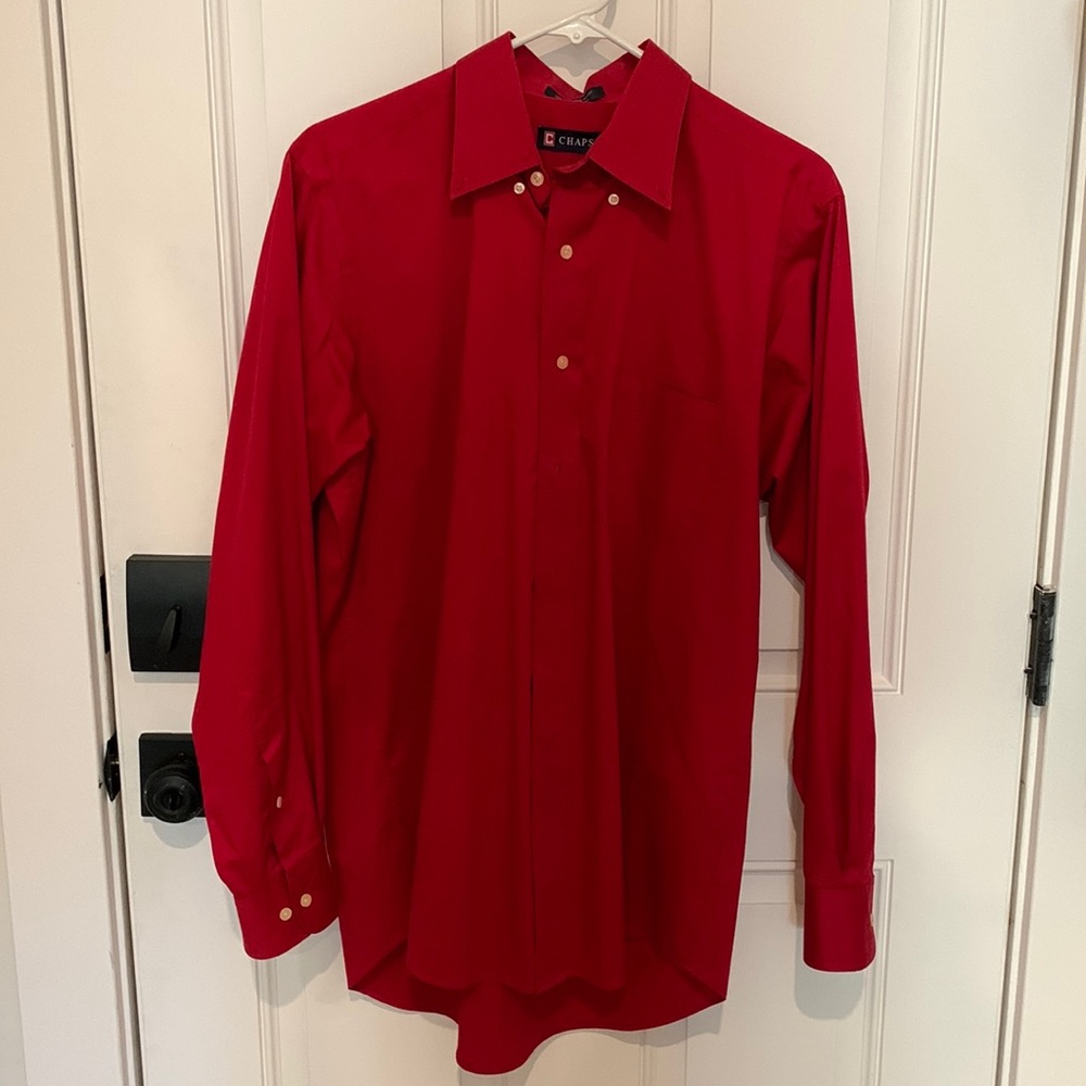 Mens Chaps button down dress shirt 15-15 1/2 neck, 34/35 (medium). Wrinkle free